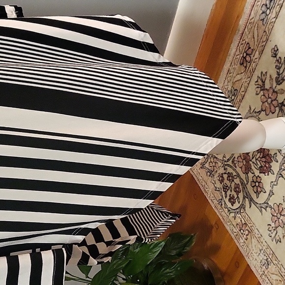Cyrus Black/White Striped Rayon/Spandex Dress with Asymetrical Hem Size M - Picture 4 of 9
